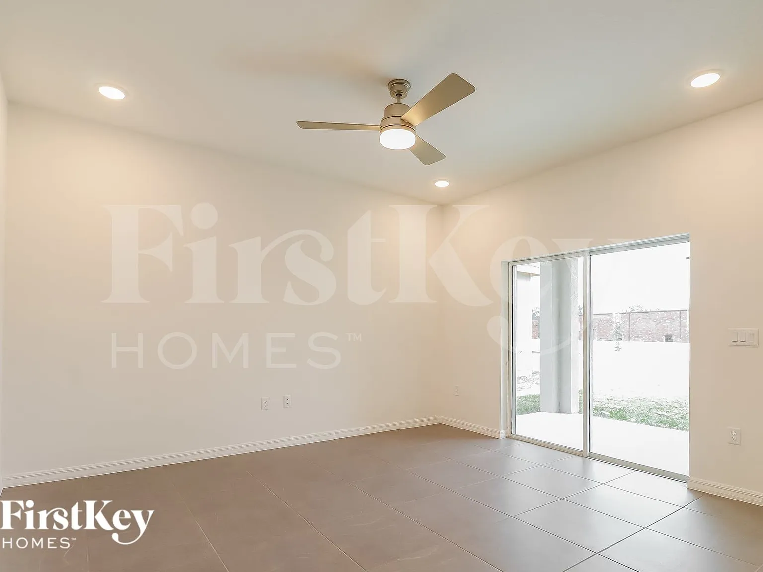 3 bed, 2.0 bath, 1589 sqft, $1,810 — Photo 3