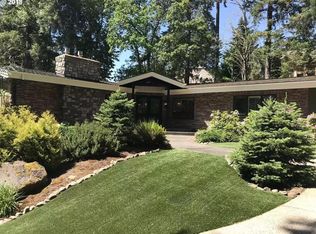 1055 Country Club Rd, Lake Oswego, OR 97034