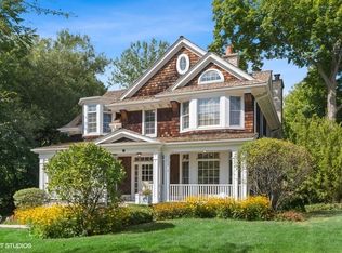 32 E Hawthorne Ct, Lake Bluff, IL 60044