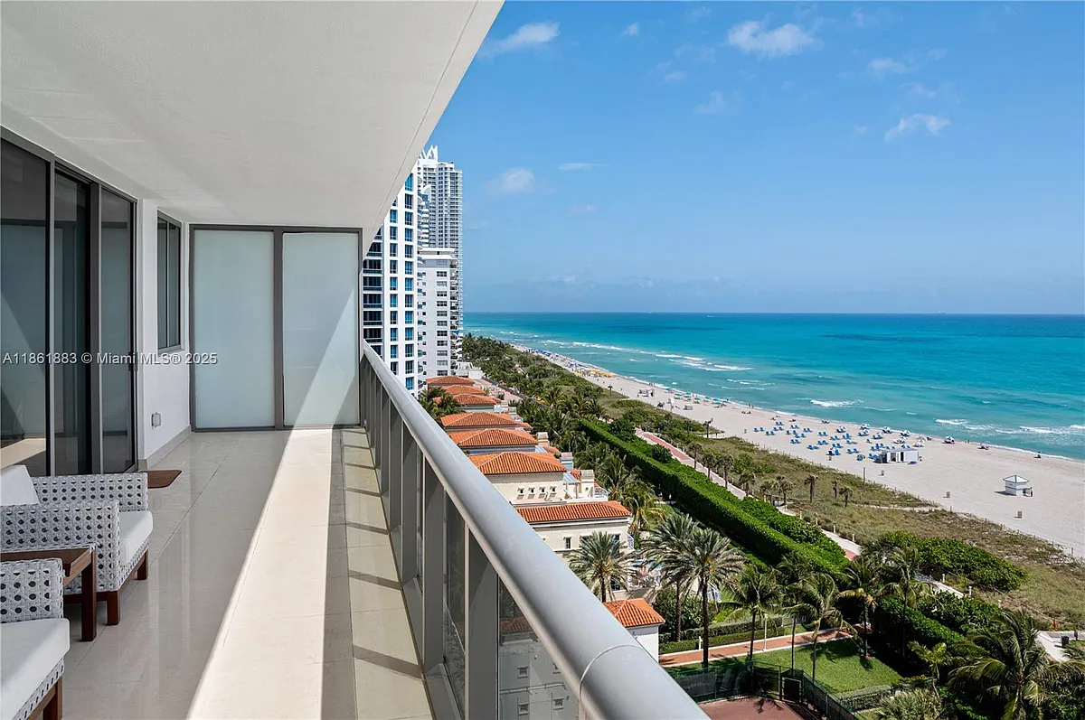 Building Photo - 5875 Collins Ave #1202