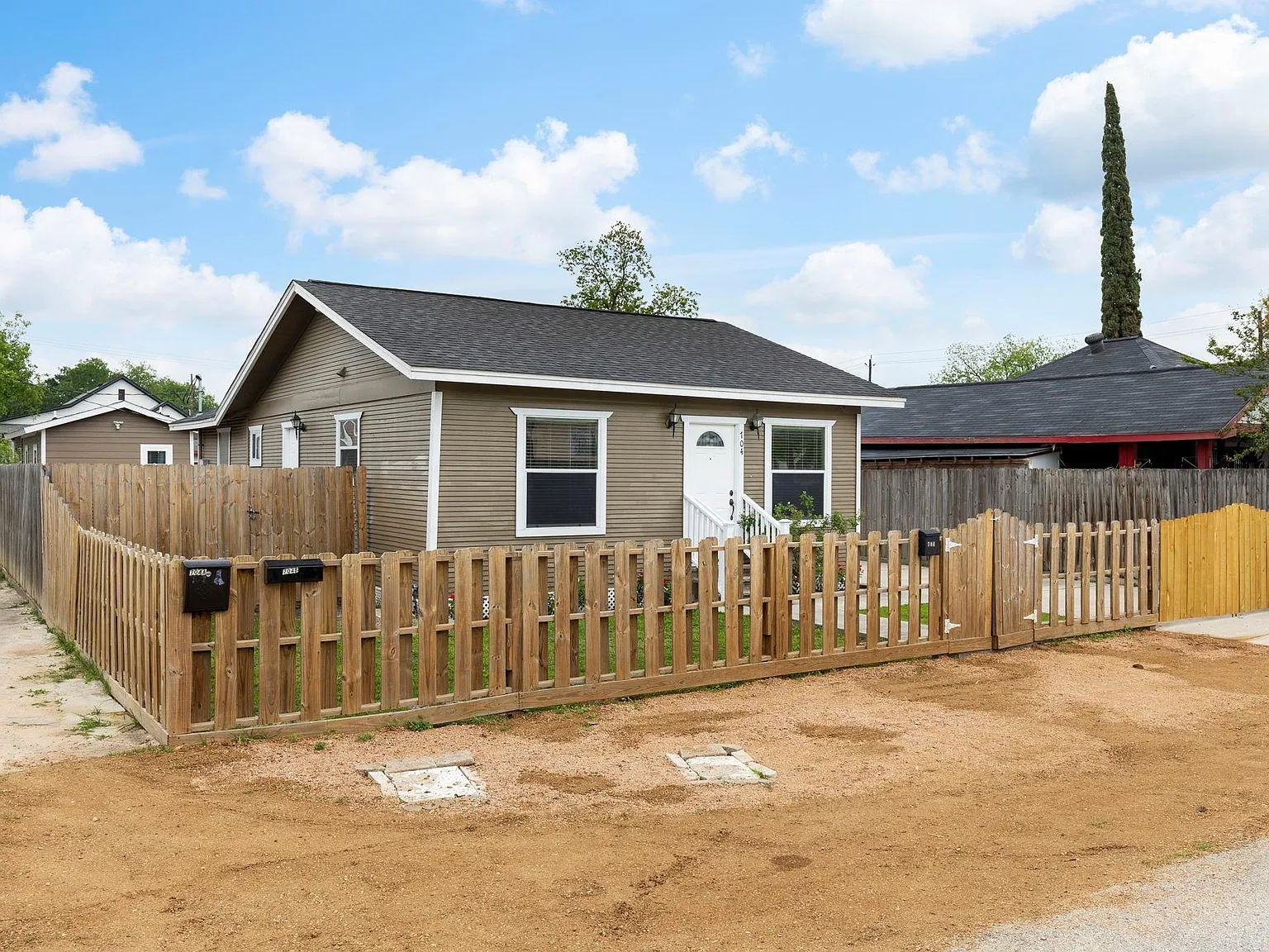 3 bed, 3.0 bath, 1056 sqft, $2,000 — Photo 3