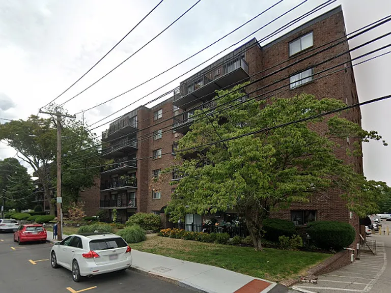 240 Main St #4 — Photo 10