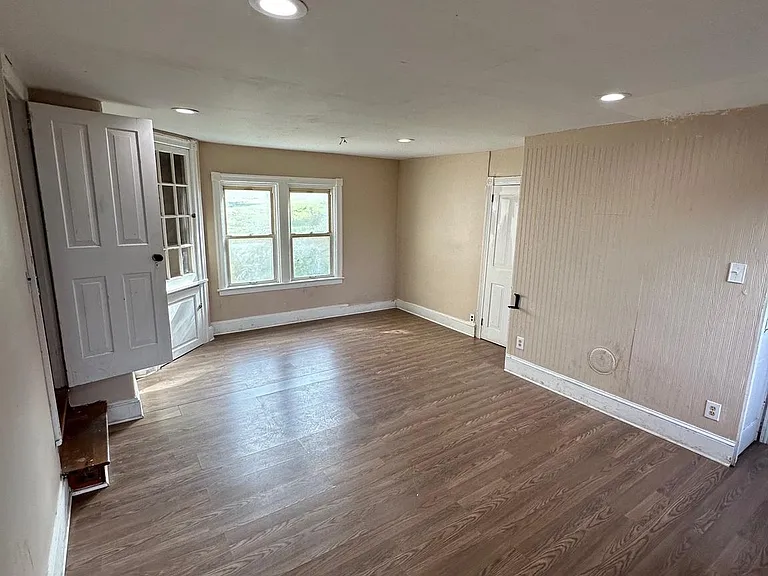 104 S Limekiln Pike — Photo 2