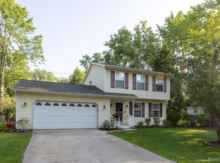 1163 Holliday Dr, Lake Orion, MI 48362