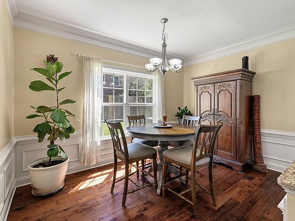 4th image of 1904 Chestnut Oak Ln