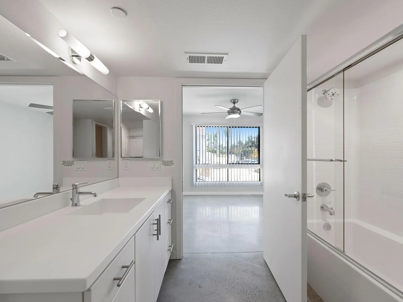 2 bed, 906 sqft, $2,995 — Photo 2