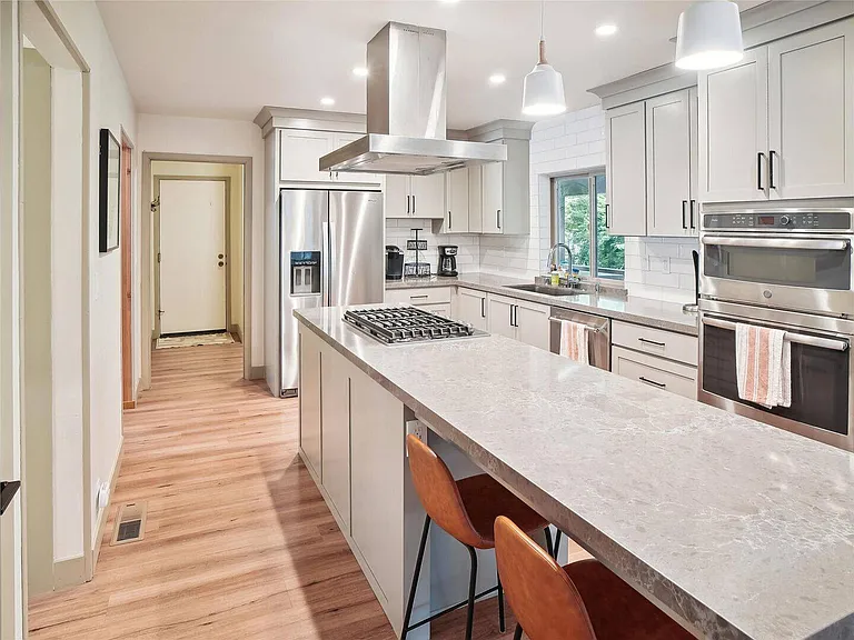13666 Pathway Ave — Photo 1