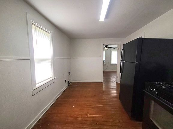 5th image of 1009 Fall St