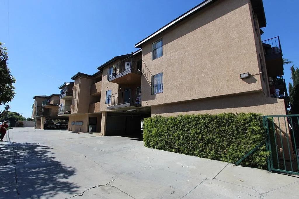 Building Photo - 706 W 1st Ave #2