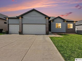 7331 Lilee Ln, Lincoln, NE 68516
