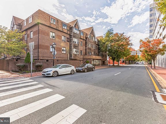 2nd image of 1025 N Madison St APT 106