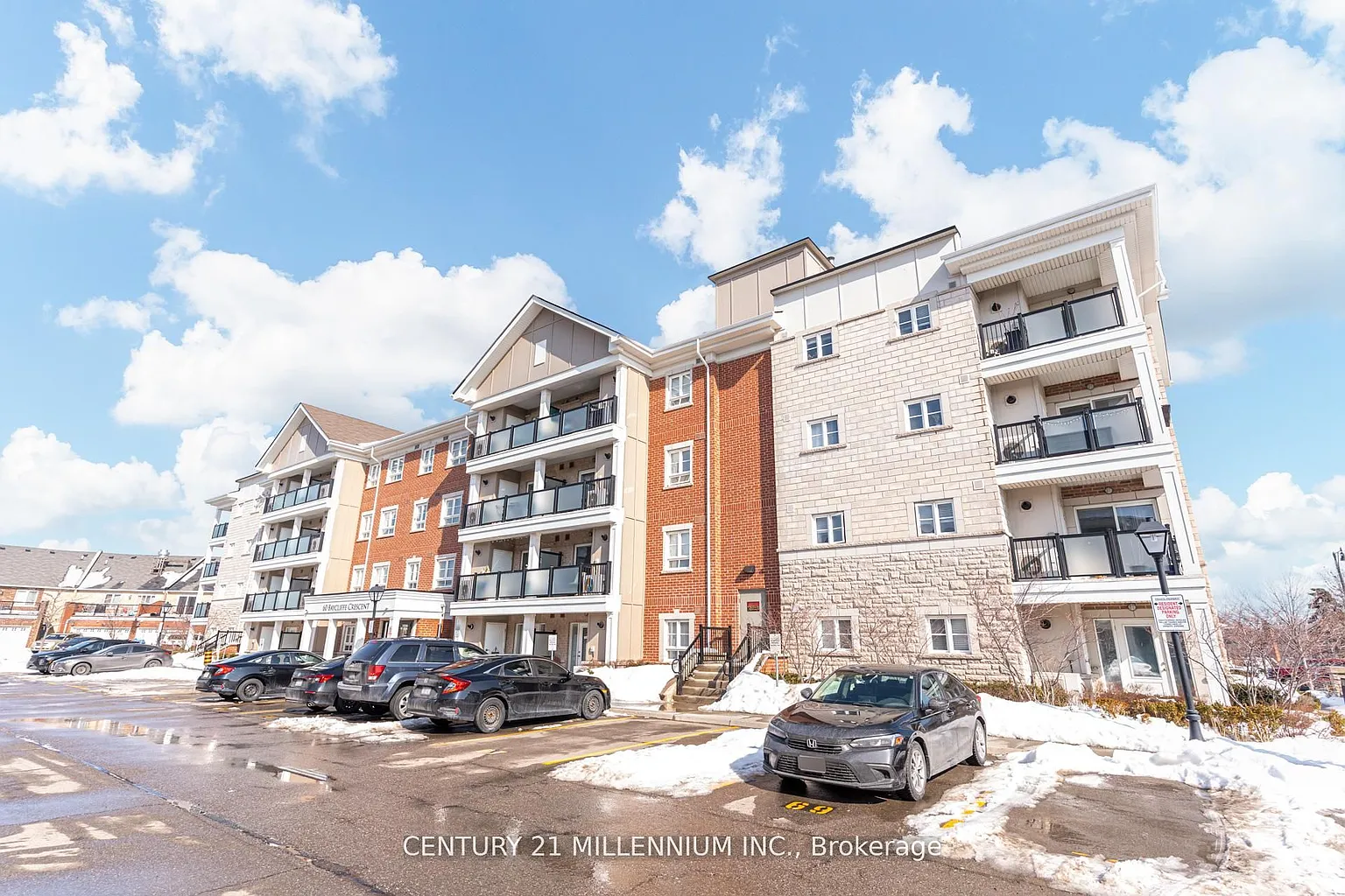 60 Baycliffe Cres #204 photo 1