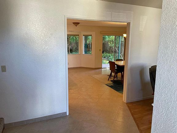4th image of 302 Cain Dr