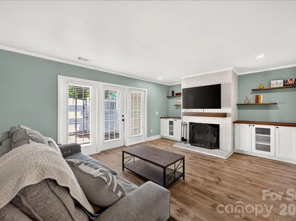 8220 Legare Ct, Charlotte, NC 28210
