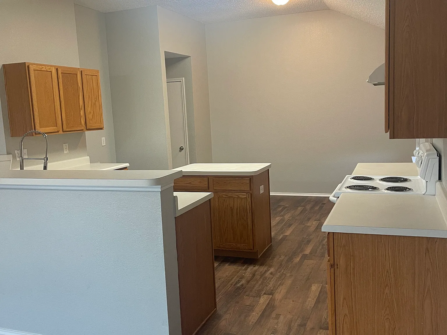 4 bed, 2082 sqft, $2,000 — Photo 3