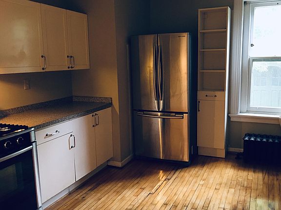 3rd image of 8 Saint Johns Pl #1