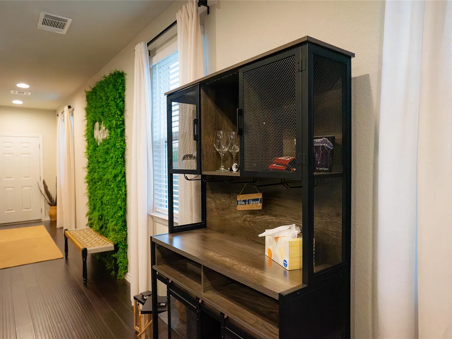 3 bed, 2.0 bath, 1495 sqft, $3,200 — Photo 4
