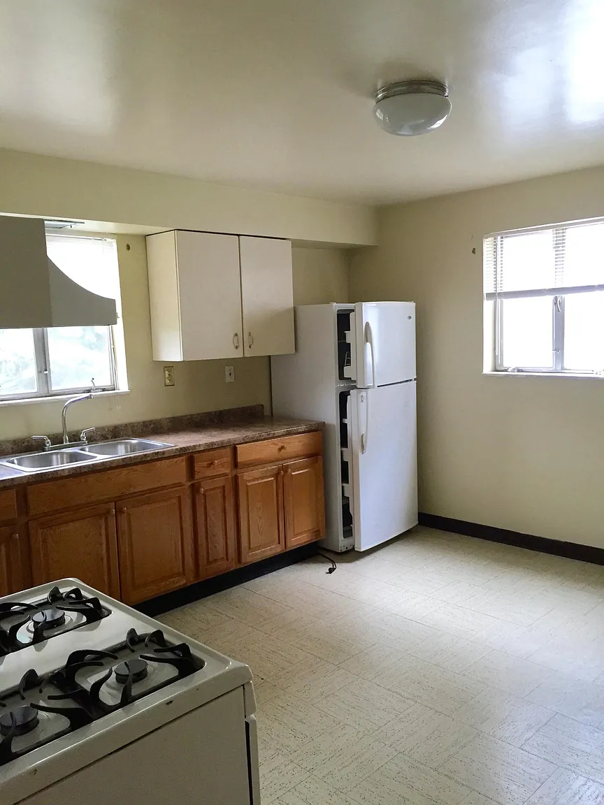 630 Collins Ave Floor 2 photo 1