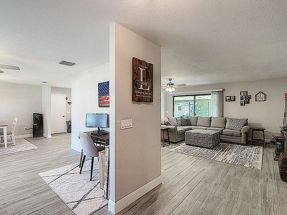 5th image of 211 Valencia Shores Dr