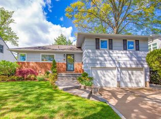 38 Maple St, Garden City, NY 11530