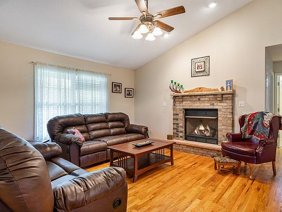 3rd image of 96 Brookstone Dr
