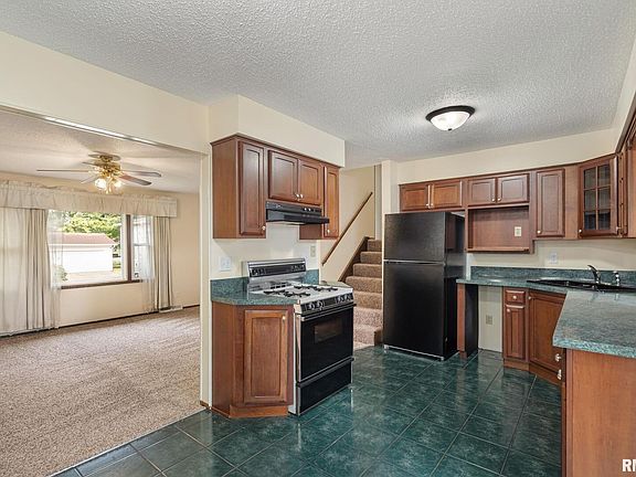2nd image of 1139 Calvin St