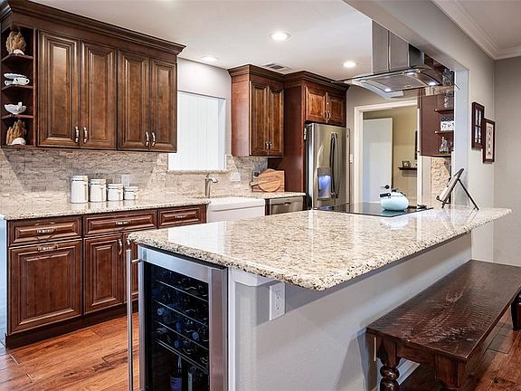 3rd image of 3181 Darvany Dr