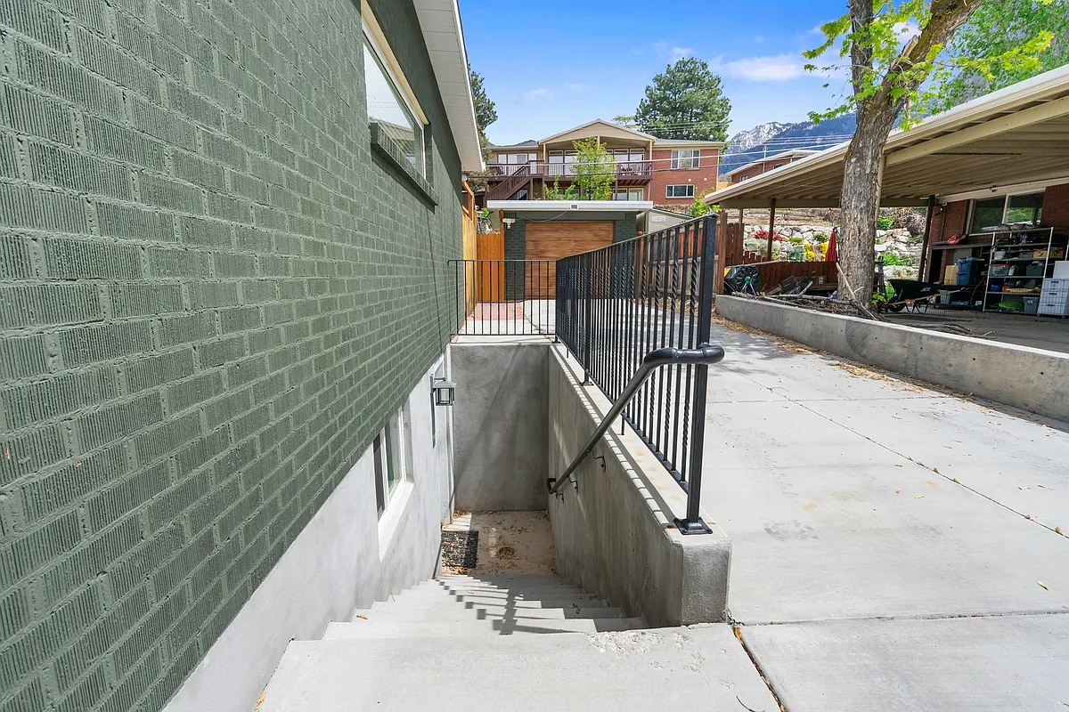 Building Photo - 4085 S Olympic Way