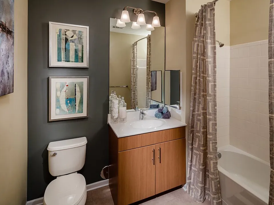One Bedroom Bathroom