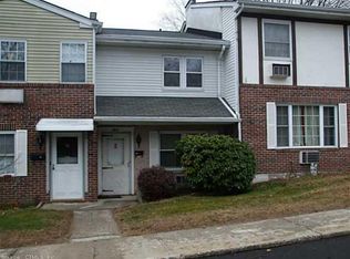 27 Surrey Ln #D27, Torrington, CT 06790