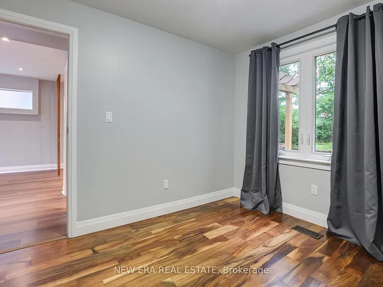 219 Lancaster St W — Photo 11