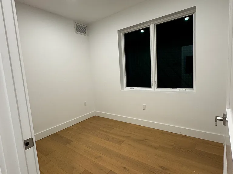 142 Bay 25th St #1 — Photo 7