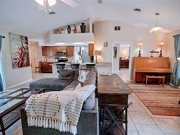 5th image of 881 Bayshore Dr