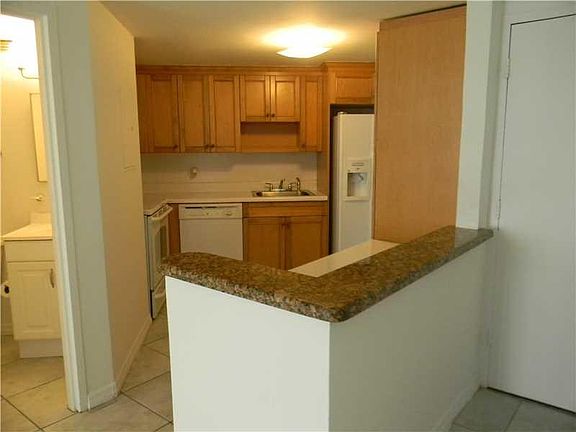 5th image of 999 Brickell Bay Dr APT 1607