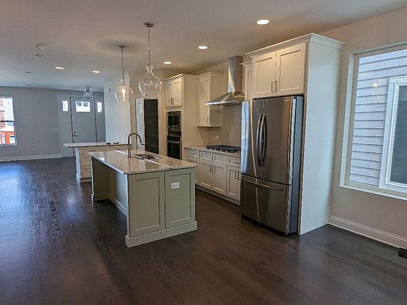 3rd image of 125 Roman Ln