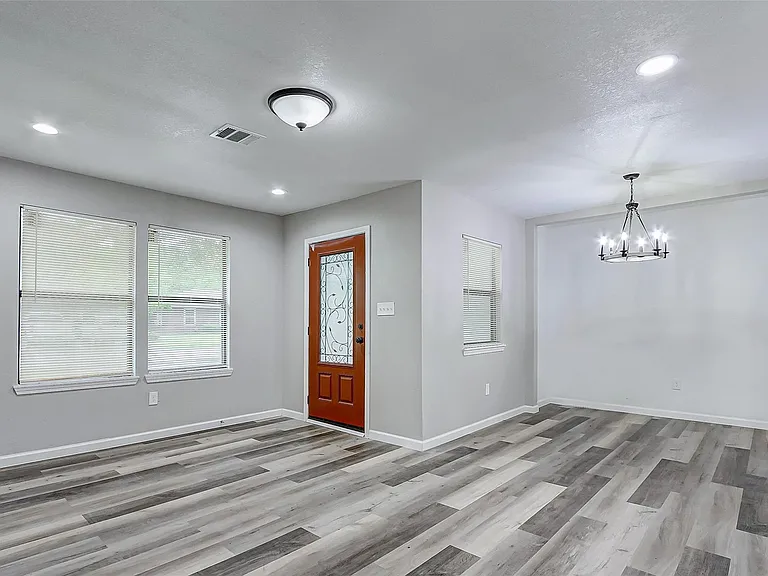 5914 Carew St — Photo 7
