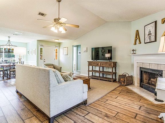 2nd image of 2872 Avenida De Soto