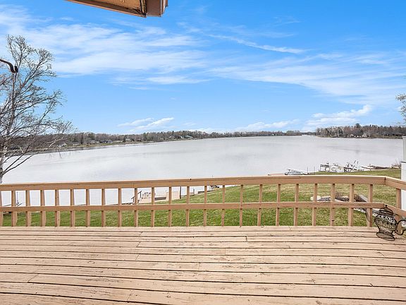 2nd image of 8030 Island Ct