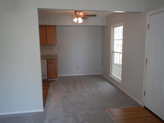 Dining area with ceiling fan