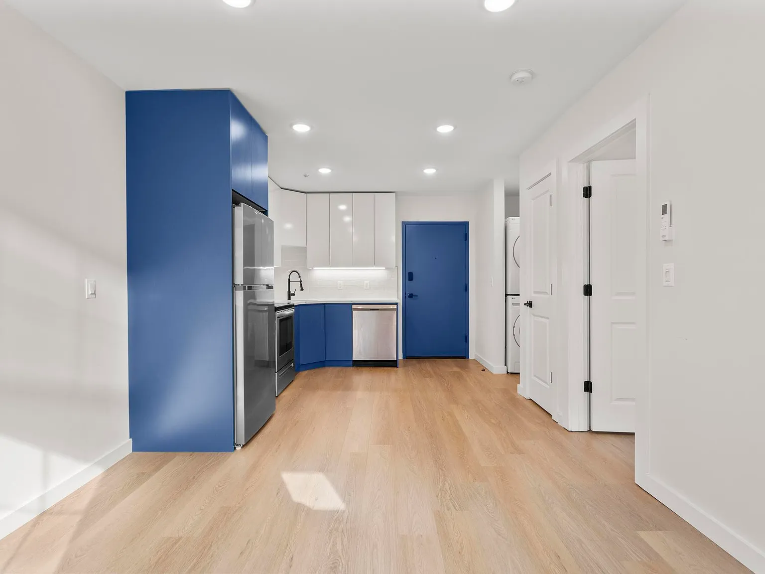 Alexandria Manor Apartments — Photo 4