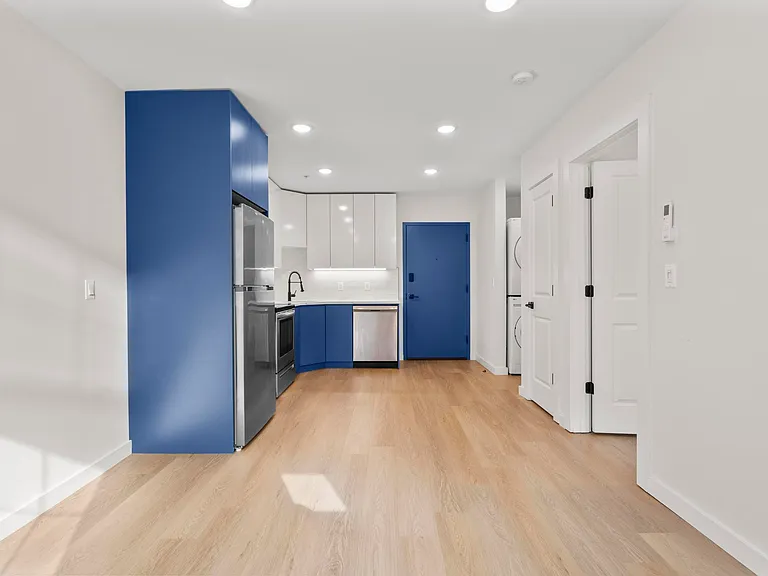 Alexandria Manor Apartments — Photo 3