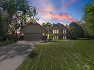 4980 Oakview Ln N, Plymouth, MN 55442