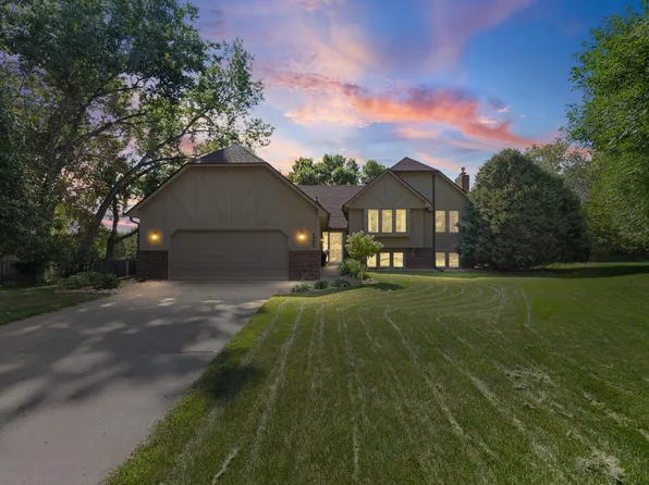 4980 Oakview Ln N, Plymouth, MN 55442