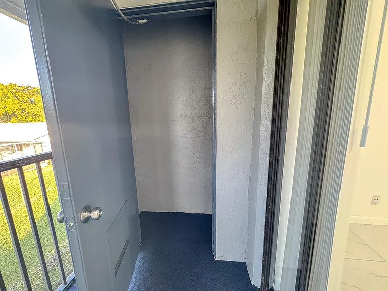 10687 Royal Palm Blvd — Photo 17