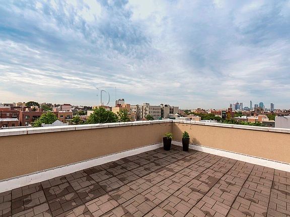 5th image of 2625 28th St APT 1C