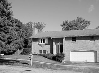 511 Schoolhouse Ln, Shippensburg, PA 17257