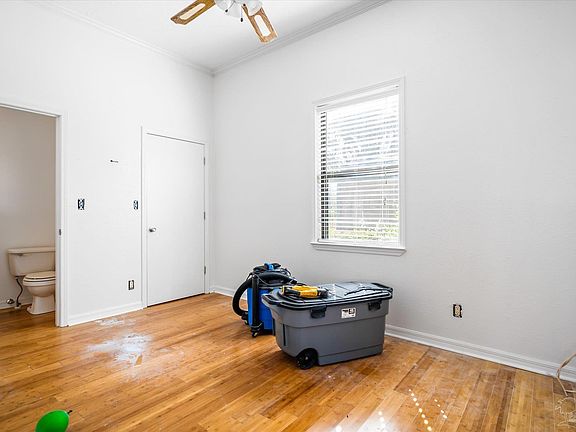 5th image of 966 Sandy Bay Dr