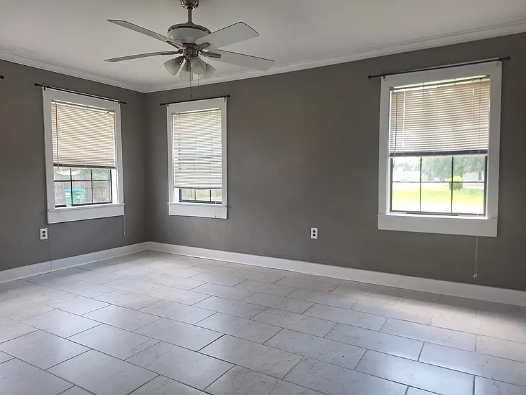 220 Ford Dr — Photo 11