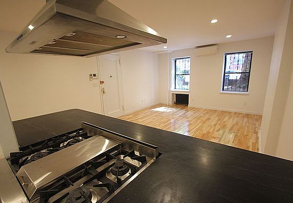 3rd image of 137 W 15th St APT 1F