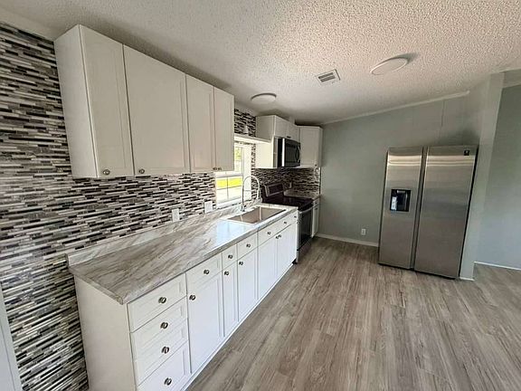 4th image of 1078 Geneva Way
